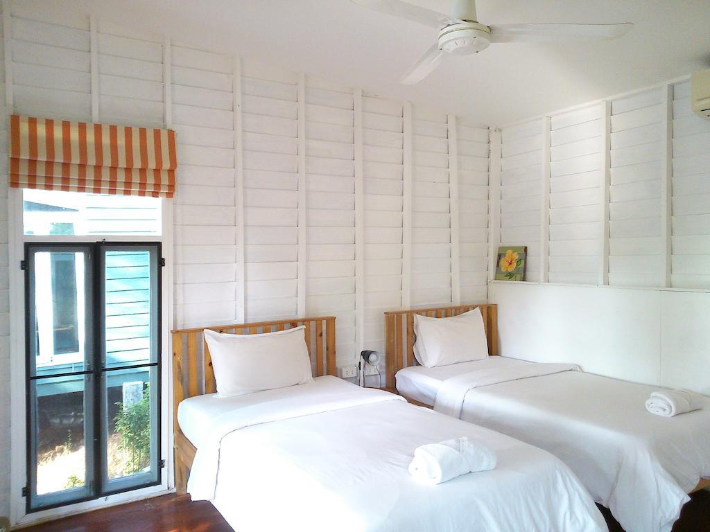 Sunshine Inn Resort Khao Lak Quarto foto