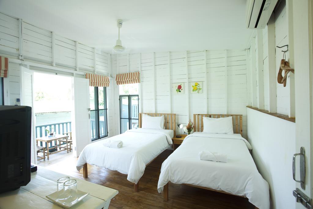 Sunshine Inn Resort Khao Lak Quarto foto